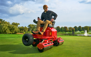 Toro a dévoilé sa nouvelle lisseuse à green électrique : la GreensPro e1700