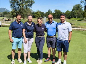 Domaine de Charmeil De gauche à droite : Denis Dousset, Daphnée Sarret (directrice), Laura Guyard, Jimmy May et Vincent Duvillard ont repris les renes du Domaine de Charmeil.