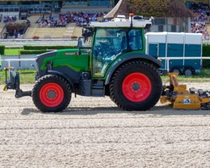 Kit iQuus sur Fendt e107 Vario à l'hippodrome de Deauville
